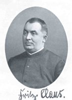 Signierte Porträtphotographie von Fritz Claus in der Kleidung eines Pfarrers.