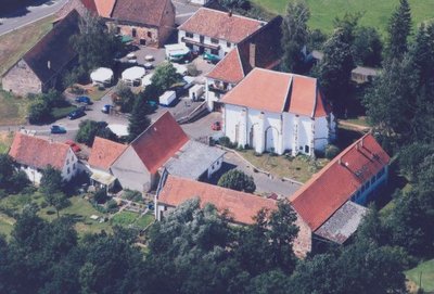 Luftbild des Klosters Hane bei Bolanden.